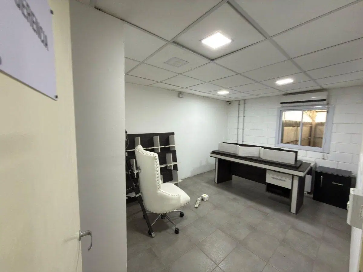 VENTA GALPON 2000m2 OFICINAS PQUE IND MORENO FINAN 5