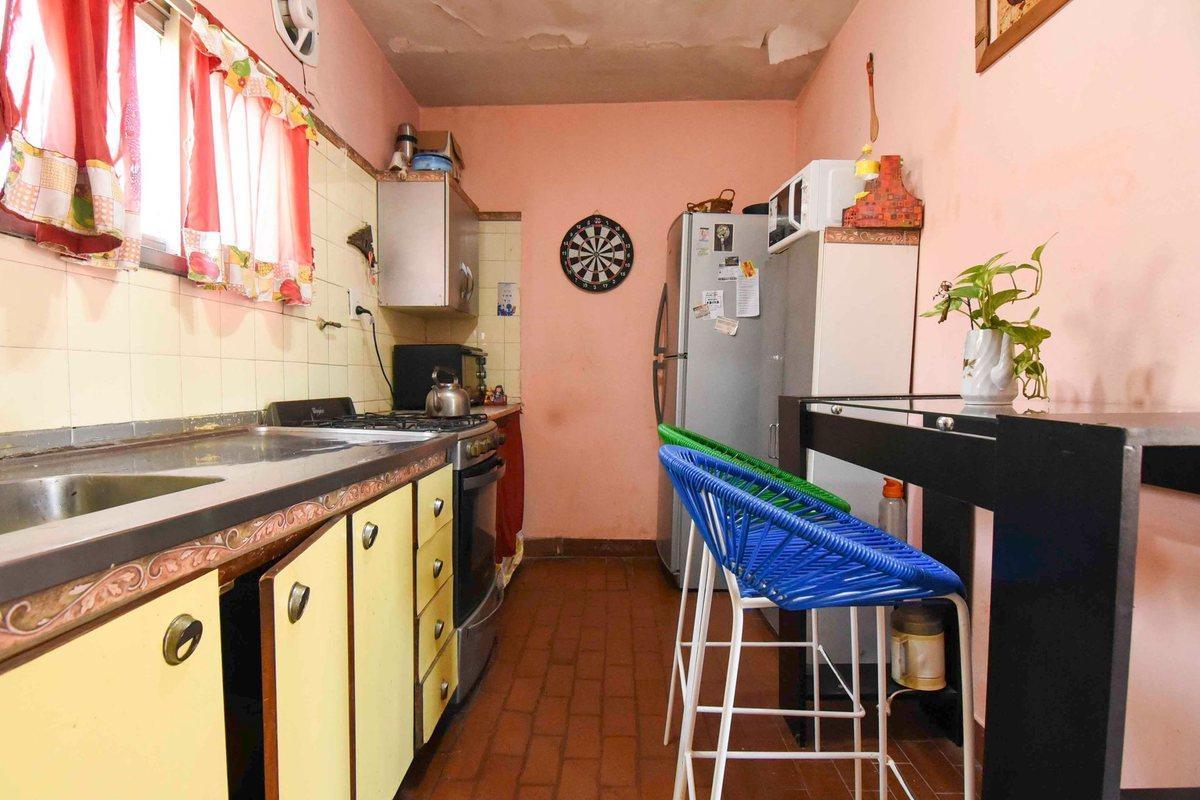 Foto de VENTA PH 4 AMB C/BALCON SIN EXPENSAS PATERNAL, imagen 3