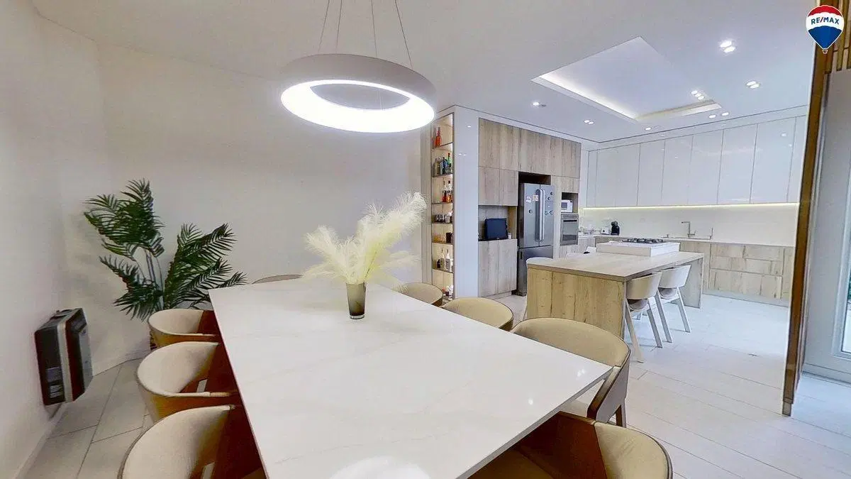 VENTA CASA PARQUE CHACABUCO COCHERA QUINCHO 4 AMB 8
