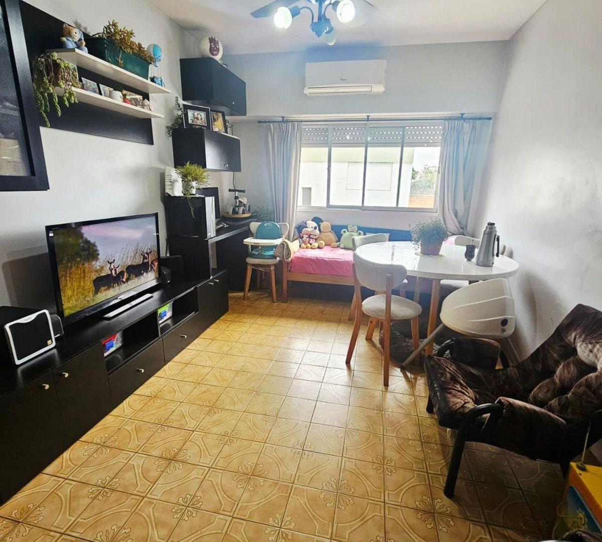 Foto de Venta departamento 2 ambientes Sáenz Peña luminoso, imagen 1