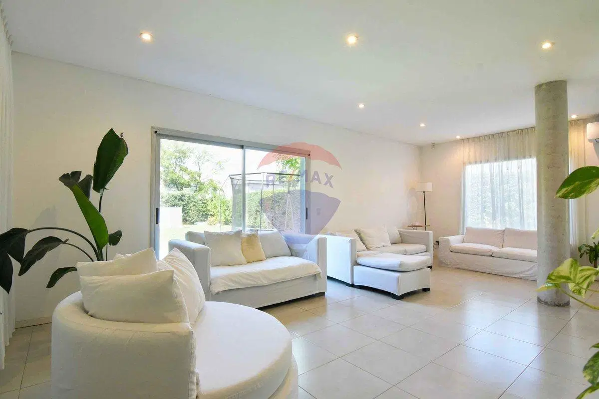 VENTA CASA PILAR DEL ESTE SANTA GUADALUPE PILETA 5