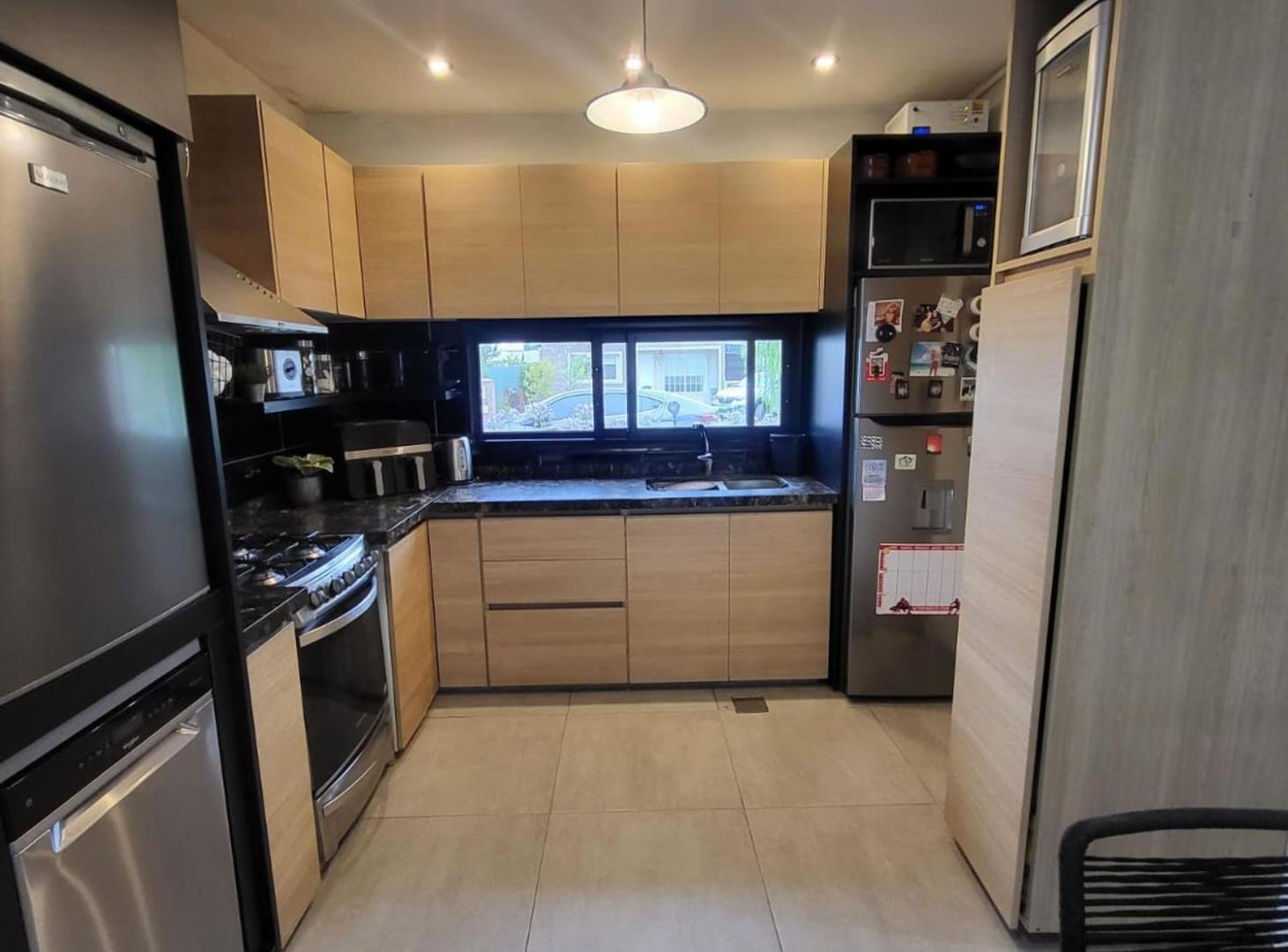 Foto de VENTA CASA C/PILETA PARRILLA BARRIO LAGUNA AZUL, imagen 2