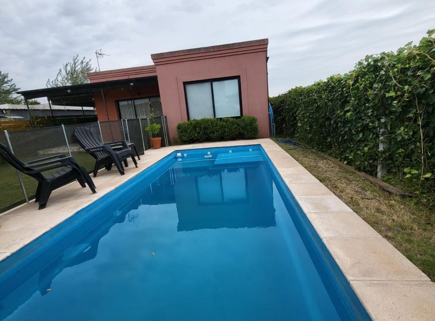 Foto de VENTA CASA C/PILETA PARRILLA BARRIO LAGUNA AZUL, imagen 1
