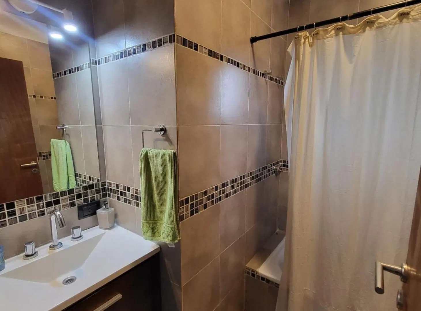 VENTA CASA C/PILETA PARRILLA BARRIO LAGUNA AZUL 3