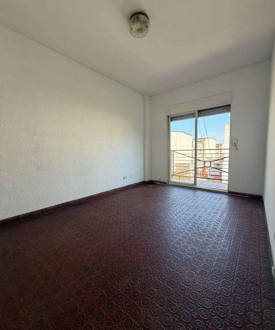 3 AMBIENTES CON BALCON SUPER LUMINOSOS 1