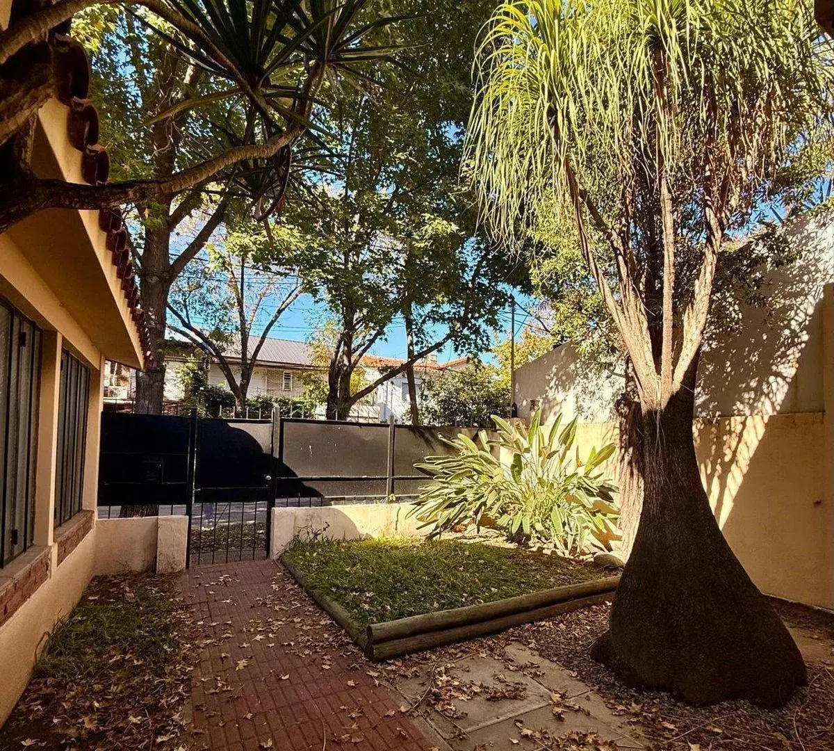 Venta casa multifamiliar en Olivos Barrio Golf 8
