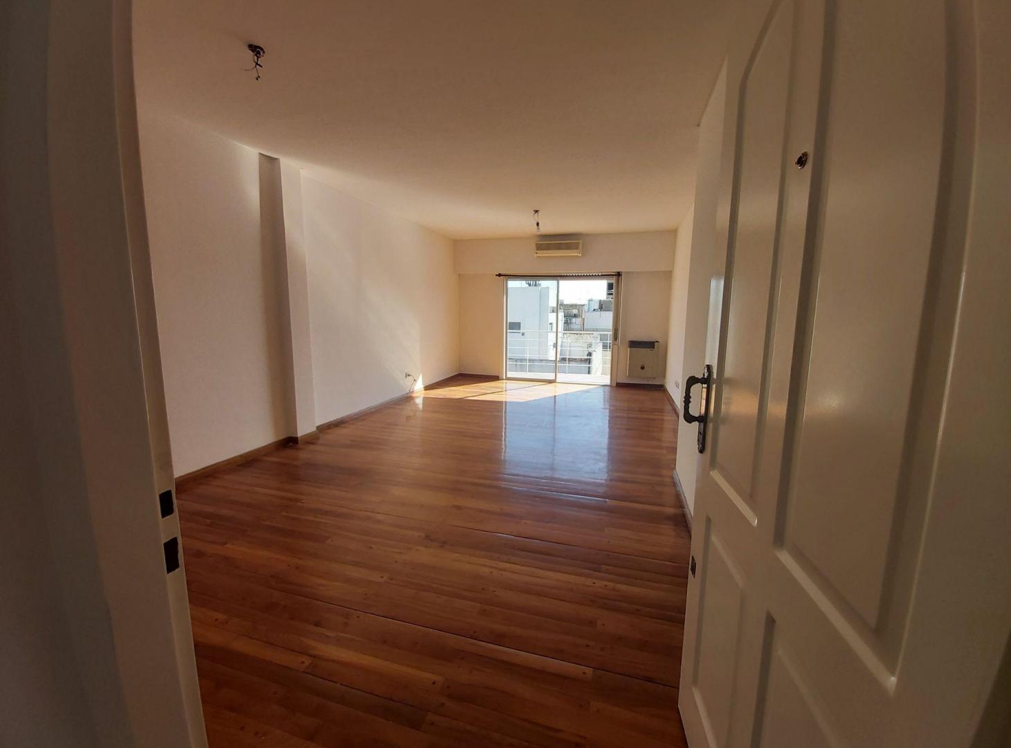Foto de VENTA DTO 2 AMB VILLA CRESPO BALCON CORRIDO, imagen 1