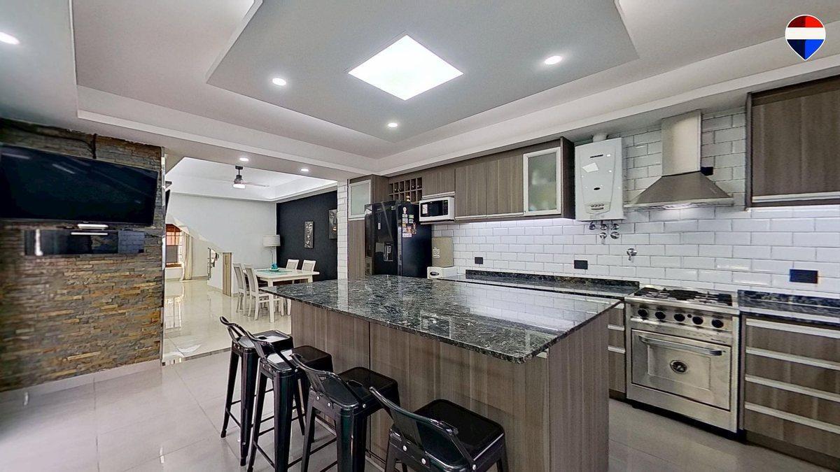 Foto de CASA VTA C/ COCHERA PILETA QUINCHO PQUE AVELLANEDA, imagen 2