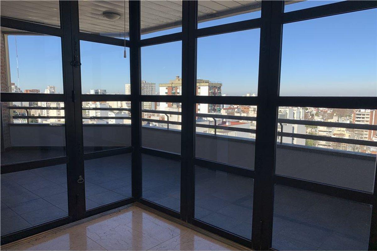 Foto de 3 AMBIENTES CON DEPENDENCIA- COCHERA- GRAN BALCÓN-, imagen 5