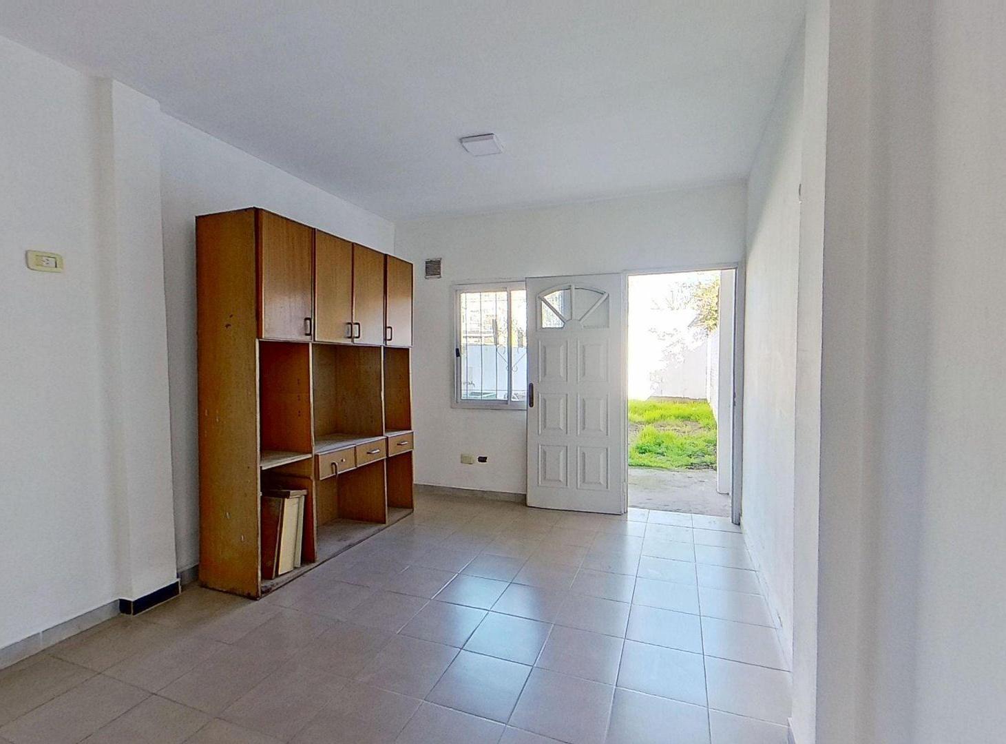 Foto de VENTA DUPLEX 3 AMB C/JARDIN y COCHERA, imagen 2