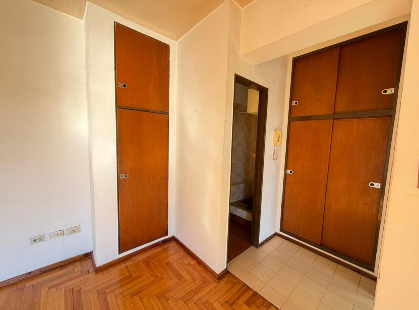 Foto de VENTA MONOAMBIENTE PISO ALTO DEVOTO MUY LUMINOSO, imagen 1