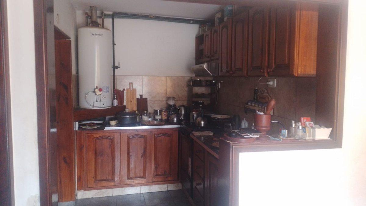 Foto de VENTA CASA 3 AMBIENTES PATIO Y COCHERA LANUS, imagen 2