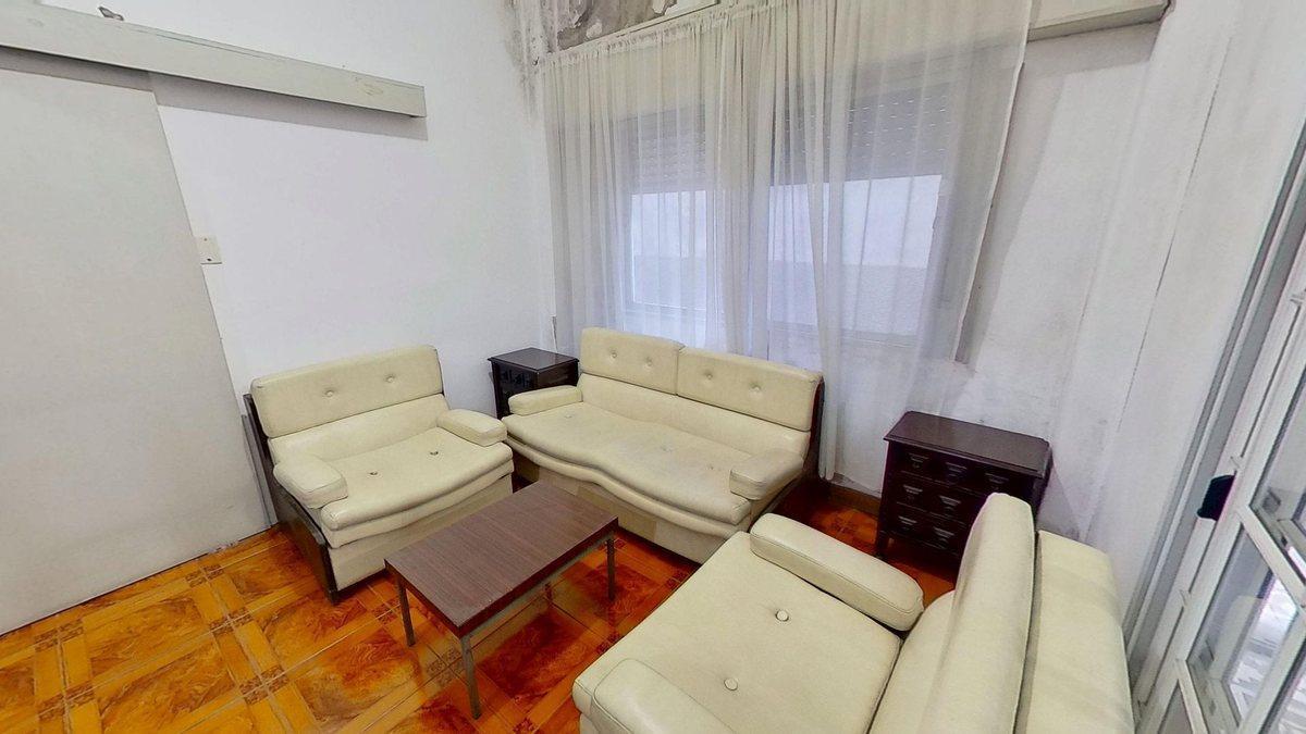 Foto de VENTA CASA 4 AMB c/LOCAL y GARAGE en LANUS, imagen 2