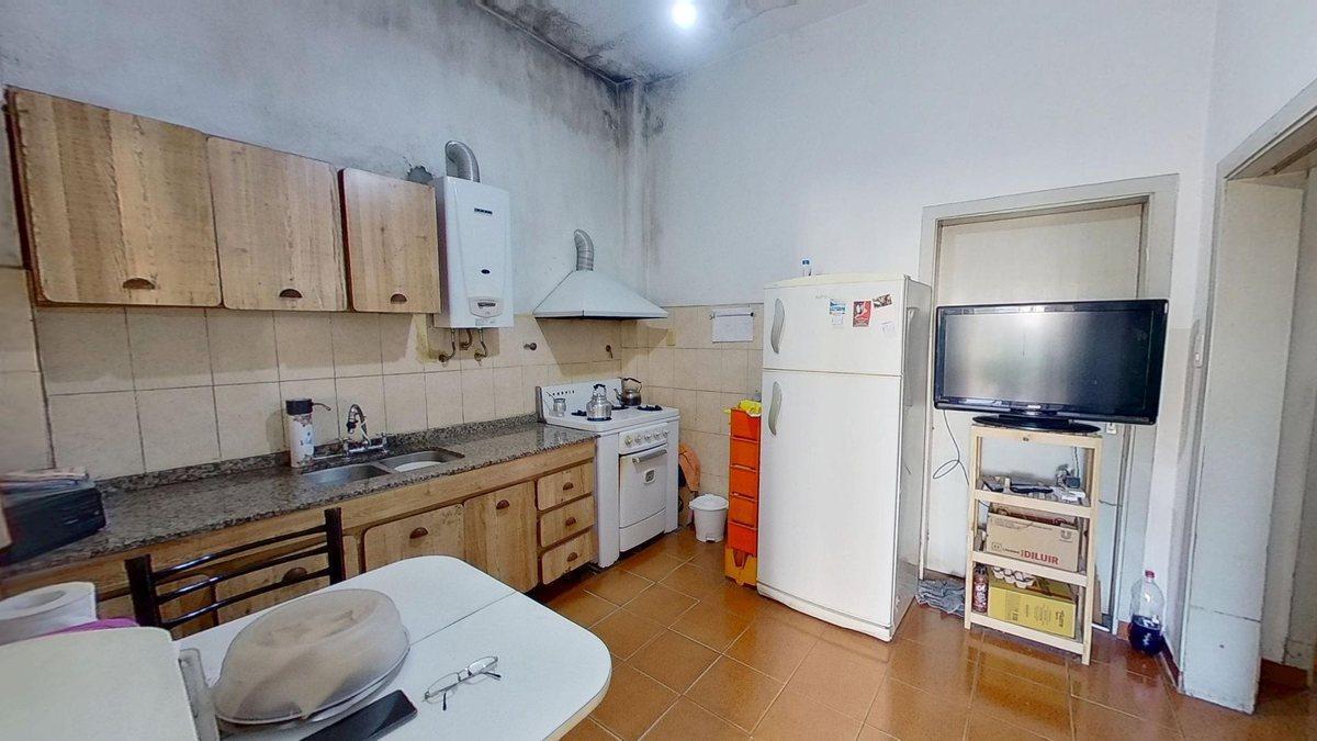 Foto de VENTA CASA 4 AMB c/LOCAL y GARAGE en LANUS, imagen 3