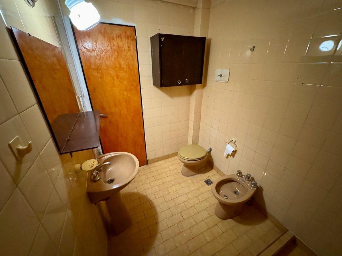Foto de VENTA MONOAMB CON BALCON FRANCES EST.RAMOS MEJIA, imagen 1