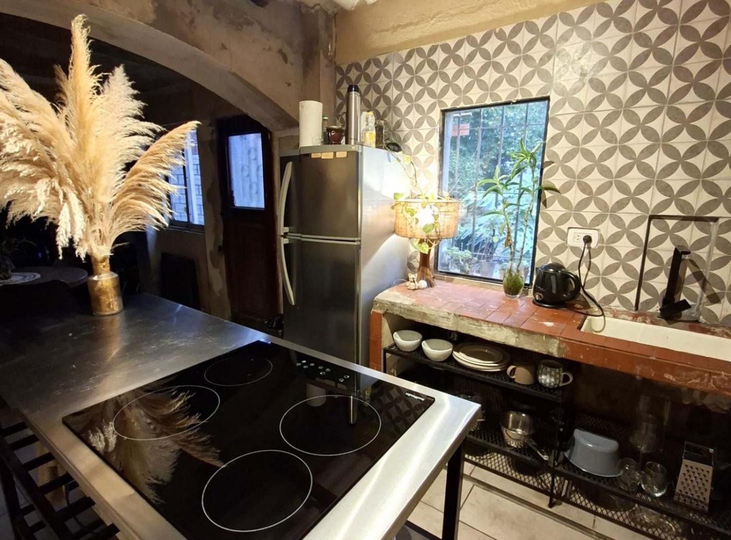 Foto de CASA EN VENTA CASTELAR A REFACCIONAR ACEPTA PERMTA, imagen 4