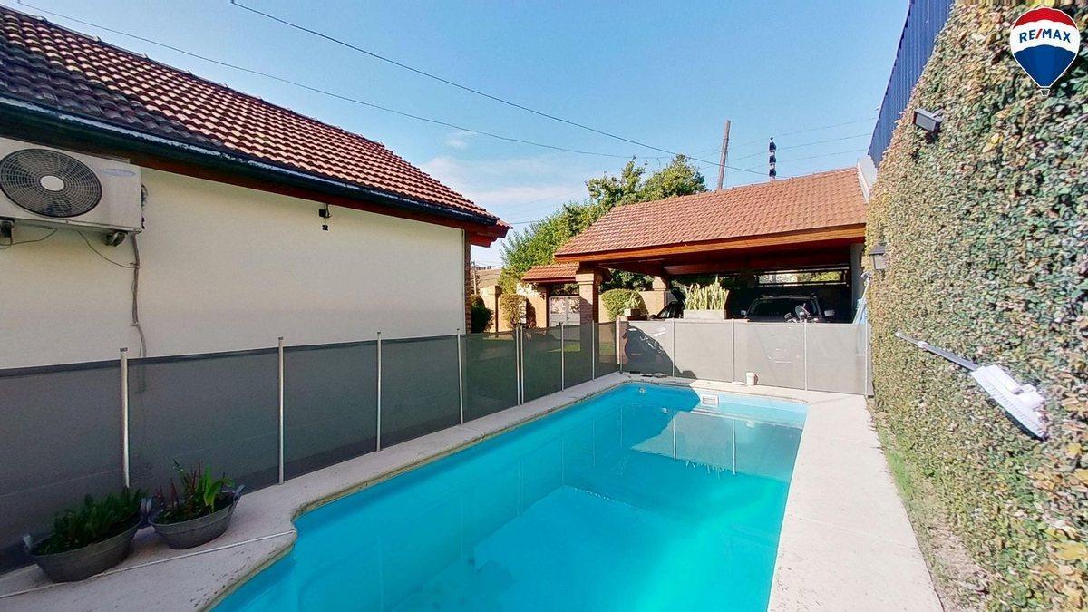 Foto de CASA 5 AMBIENTES EN VENTA EN CASTELAR C/PILETA, imagen 1