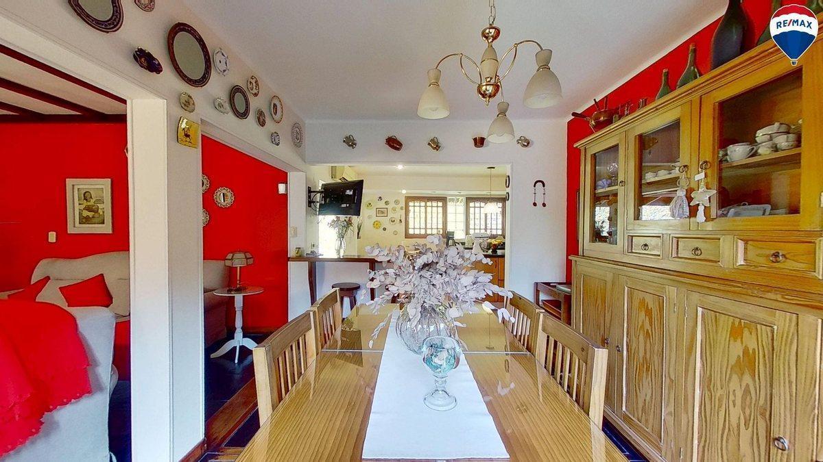 Foto de CASA 5 AMBIENTES EN VENTA EN CASTELAR C/PILETA, imagen 4