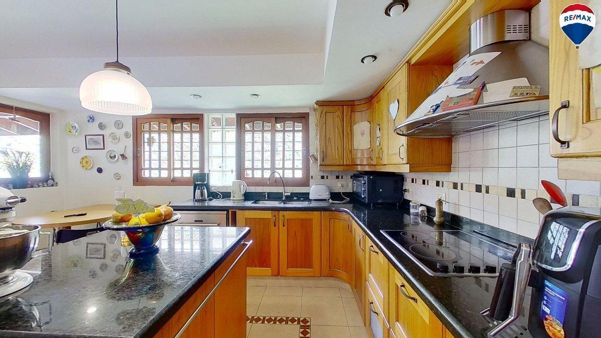 Foto de CASA 5 AMBIENTES EN VENTA EN CASTELAR C/PILETA, imagen 5