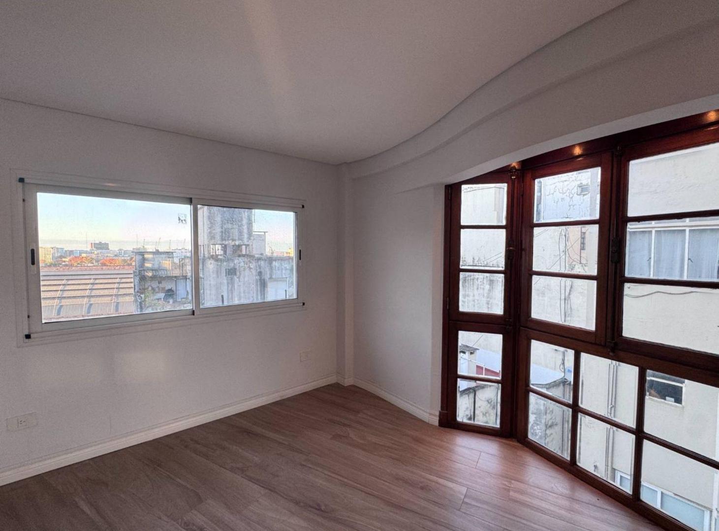 Foto de DUPLEX EN VENTA 5 AMB RETIRO PARRILLA Y TERRAZA, imagen 3