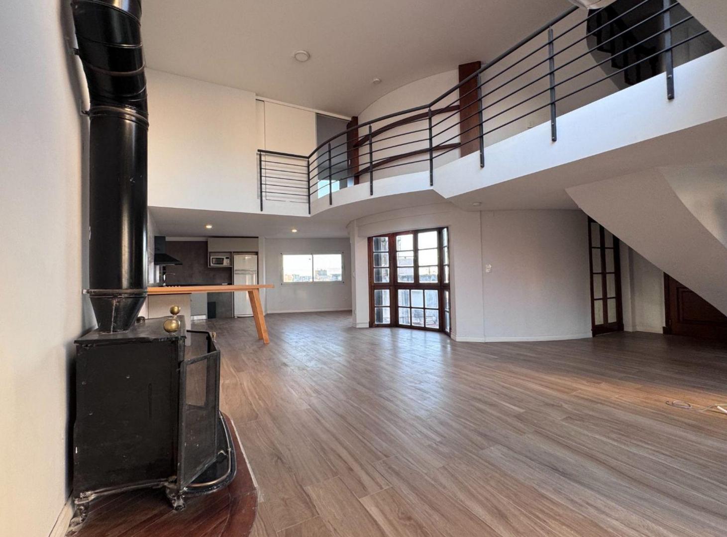 Foto de DUPLEX EN VENTA 5 AMB RETIRO PARRILLA Y TERRAZA, imagen 2