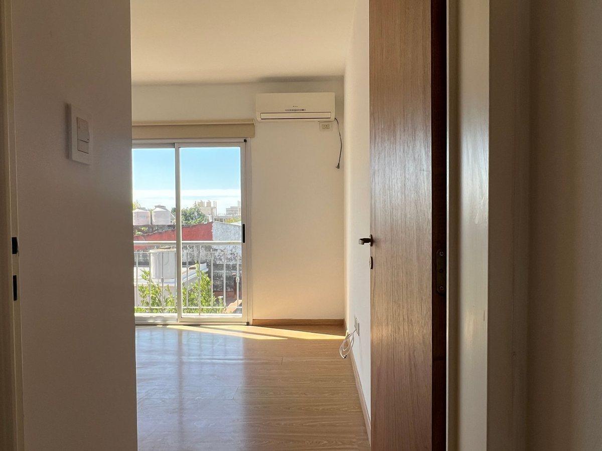 Foto de VENTA DEPTO 2 AMB LUMINOSO POSIBILIDAD DE COCHERA, imagen 5