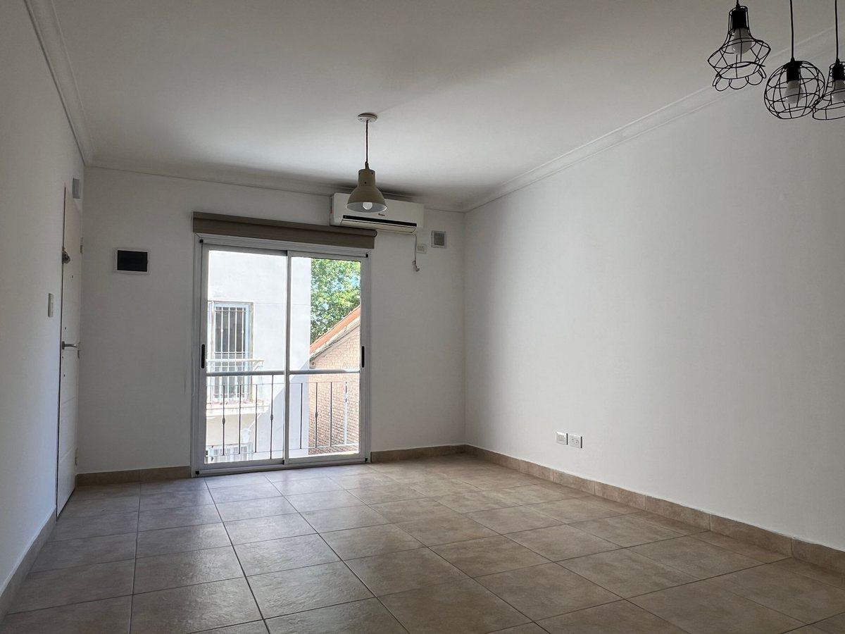 Foto de VENTA DEPTO 2 AMB LUMINOSO POSIBILIDAD DE COCHERA, imagen 1