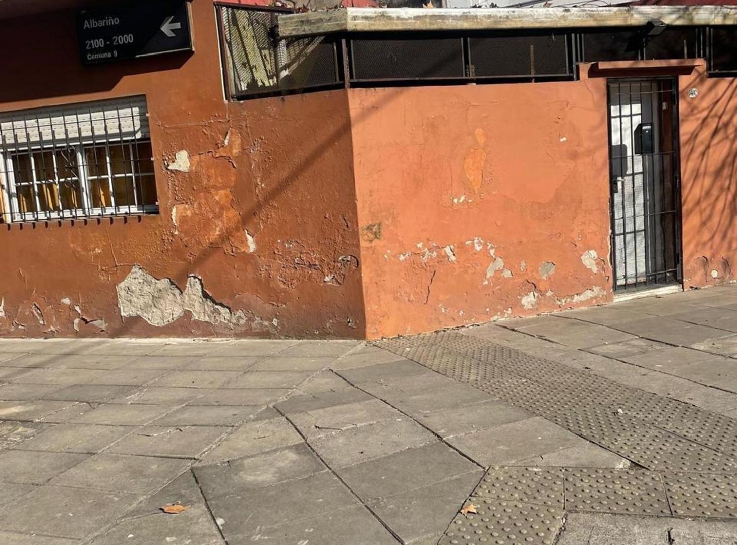Foto de VENTA PH DE 3 AMBIENTES A RECICLAR EN MATADEROS, imagen 5