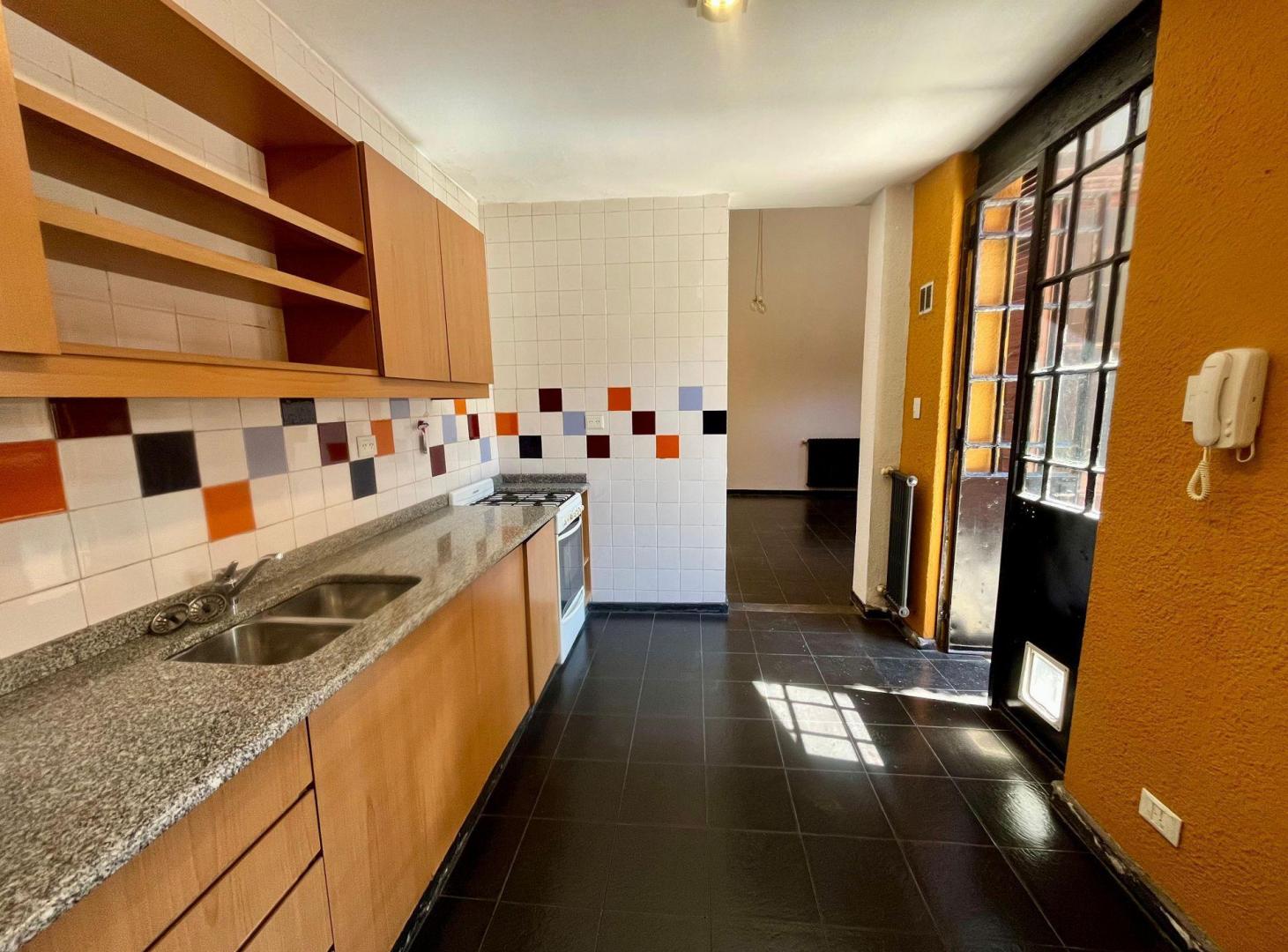 Foto de PH 3 AMB EN CABALLITO C/ PATIO TERRAZA Y PARRILLA, imagen 1