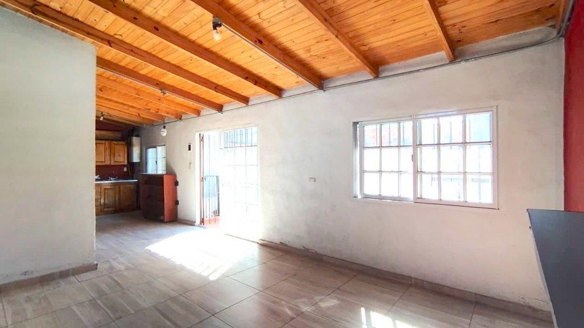 Foto de VENTA PH AVELLANEDA 3 AMB QUINCHO PATIO S/EXPENSAS, imagen 4
