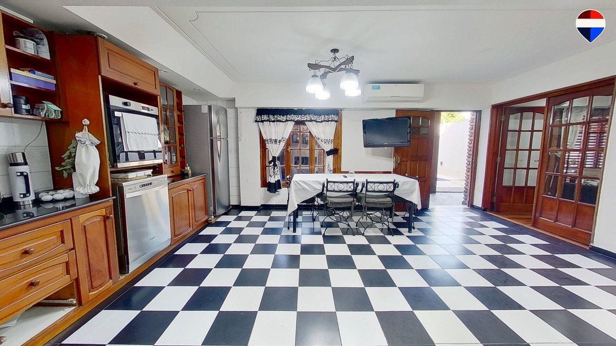 Foto de RAMOS MEJIA VENTA CASA 6 AMB PILETA EXC ESTADO, imagen 5