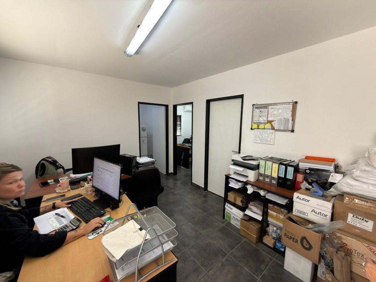 Foto de VENTA GALPON 1024m2 OFIC ENTREPISO PQUE IND MORENO, imagen 4