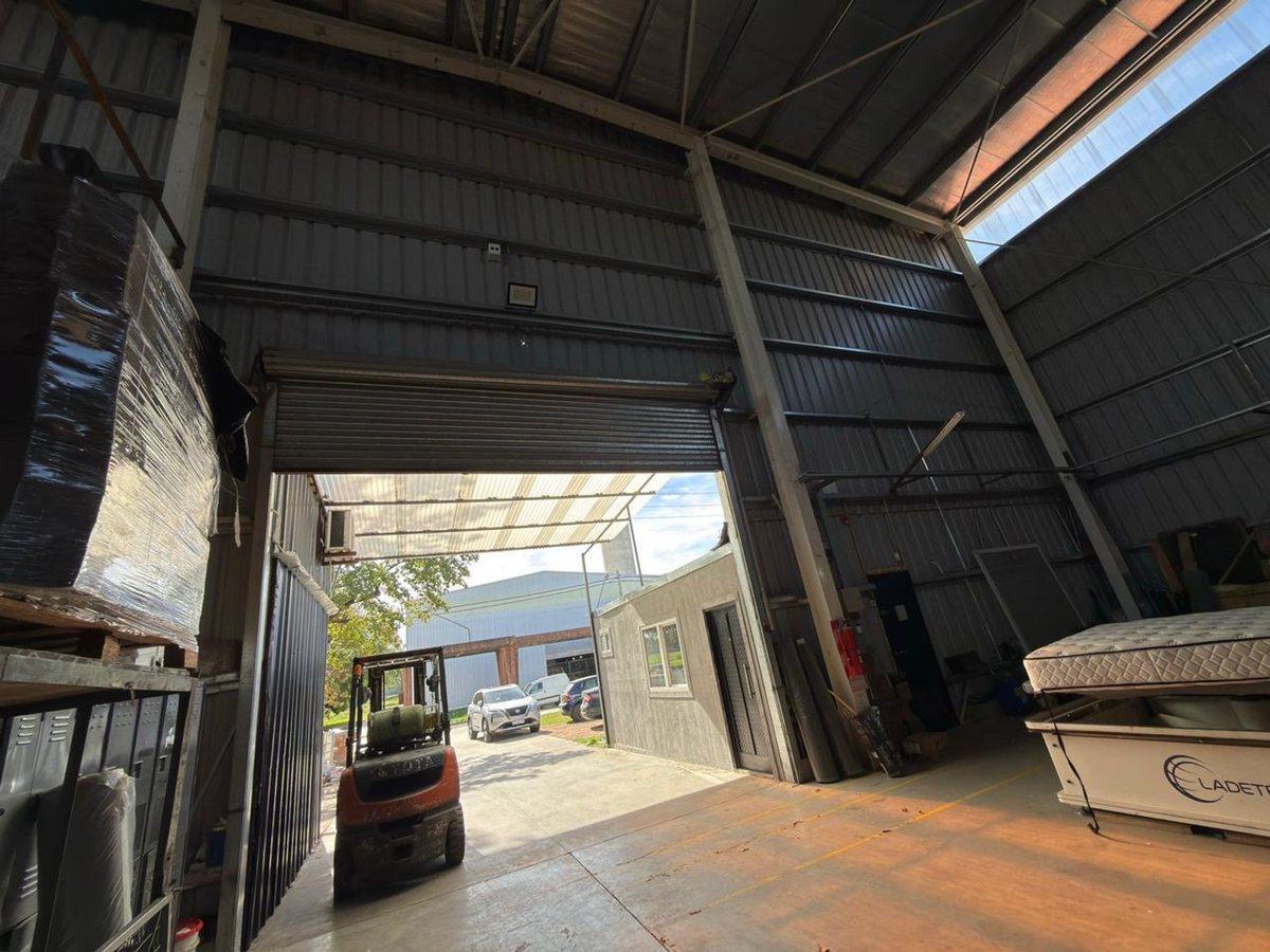 Foto de VENTA GALPON 1024m2 OFIC ENTREPISO PQUE IND MORENO, imagen 2