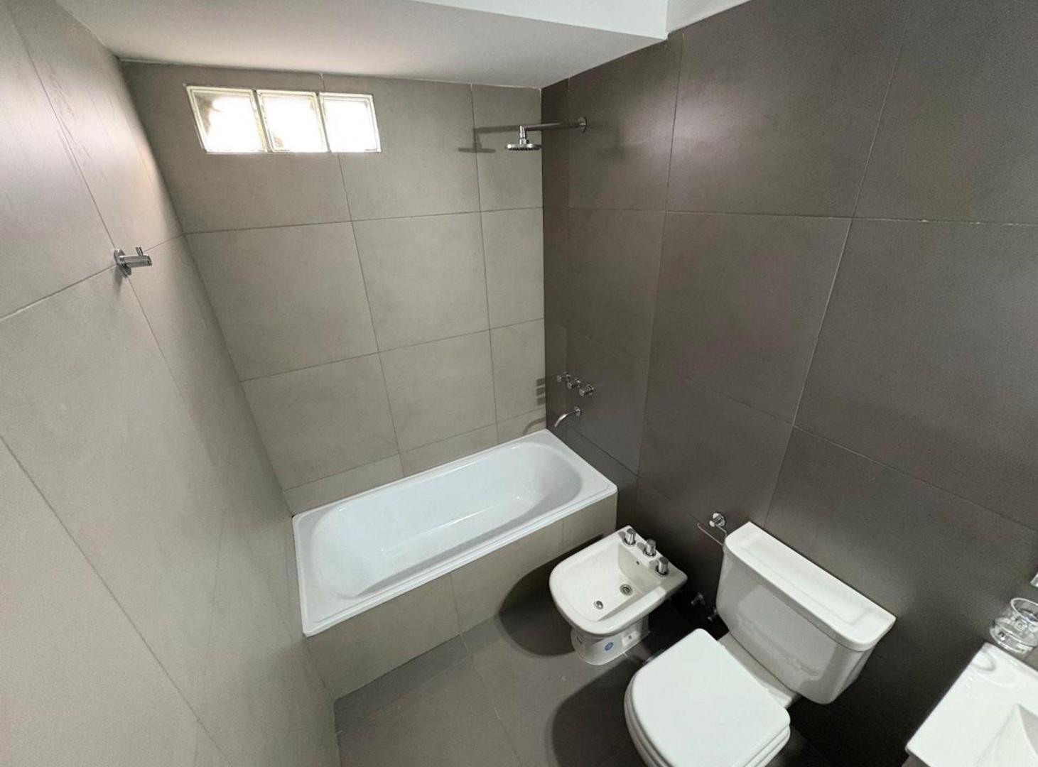 Foto de VENTA DEPTO A ESTRENAR ALMAGRO, imagen 3