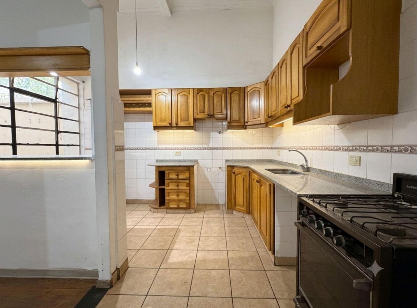 Foto de VENTA DEPTO 3 AMB CON ESCRITORIO COCHERA Y PATIO, imagen 2