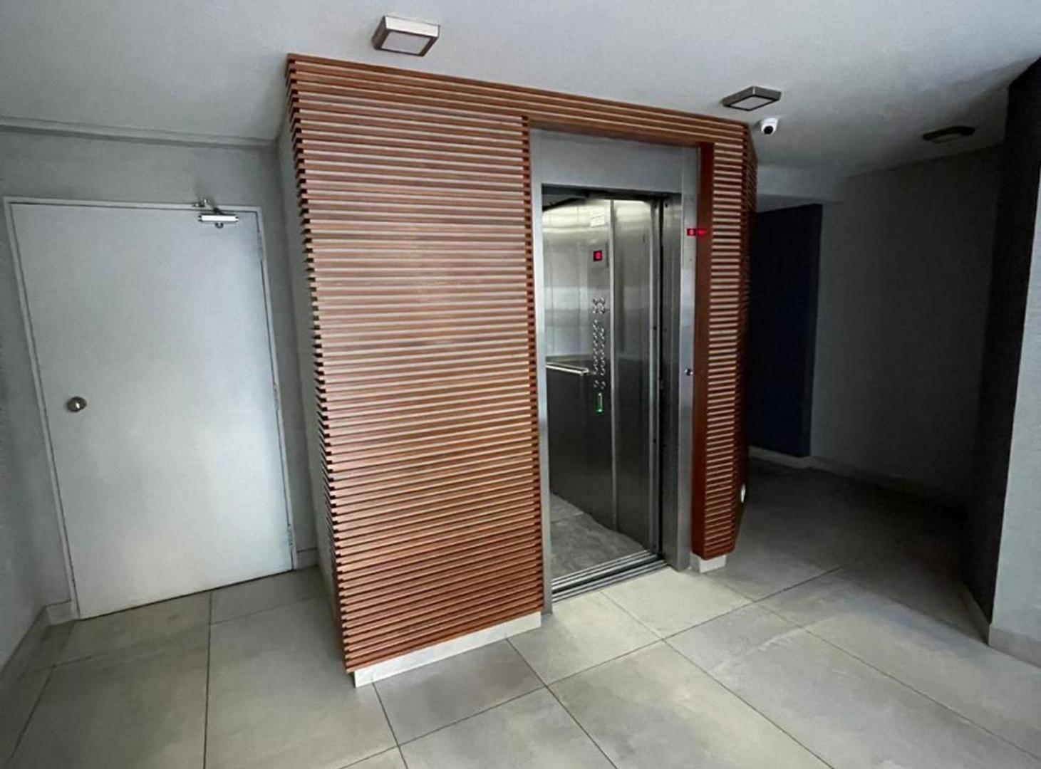 Foto de VENTA DEPATRAMENTO PISO DE 4 AMBIENTES VILLA LURO, imagen 1