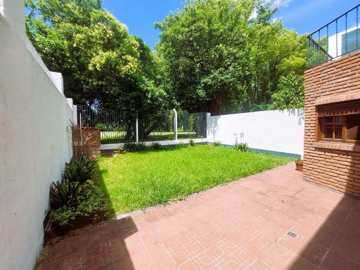 Foto de CASA 5 AMB VENTA SAN MARTIN 2COCH JARDIN AL GOLF, imagen 2