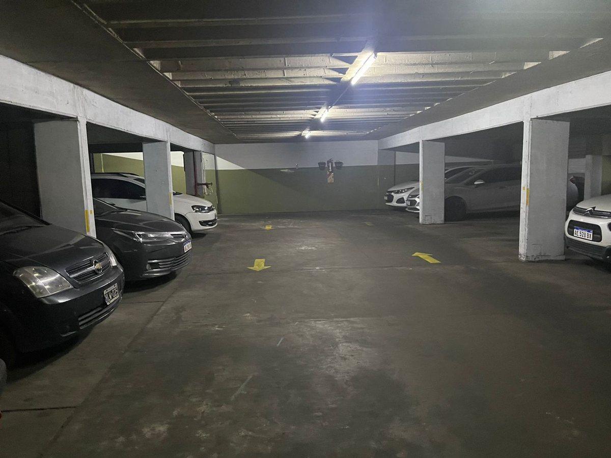 Foto de Venta cochera doble fija cubierta, Almagro, imagen 1