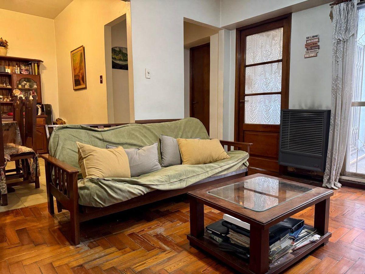 Foto de VENTA PH 3 AMB a RECICLAR QUINCHO TERRAZA - FLORES, imagen 1