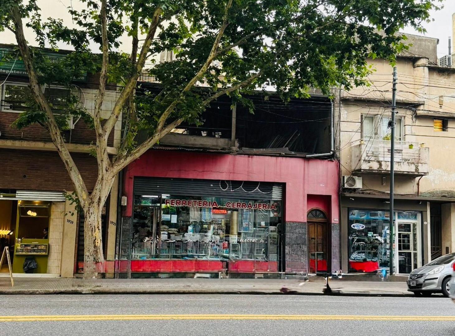 Foto de VENTA LOTE P/ DESARROLLO V. CRESPO SOBRE AVENIDA., imagen 2