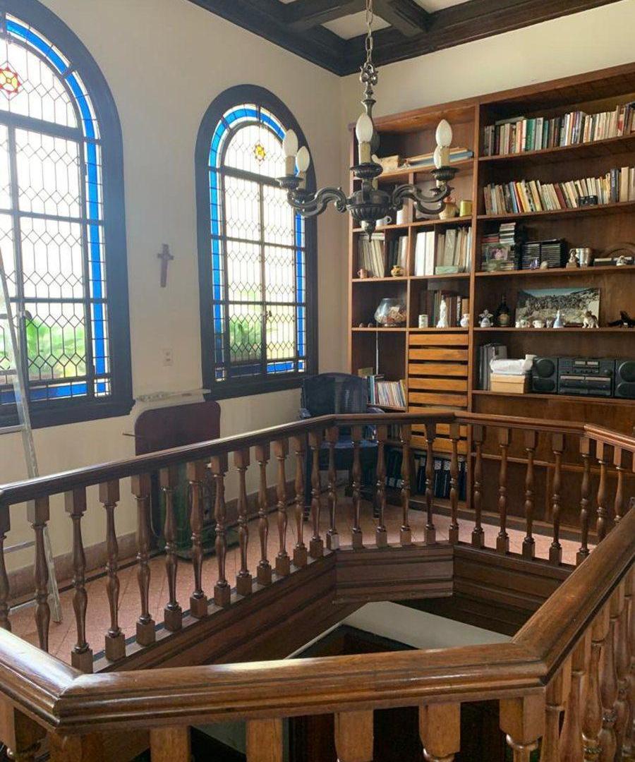 Foto de CASA 7 AMBIENTES -COCHERA-ASCENSOR UNIPERSONAL-, imagen 2