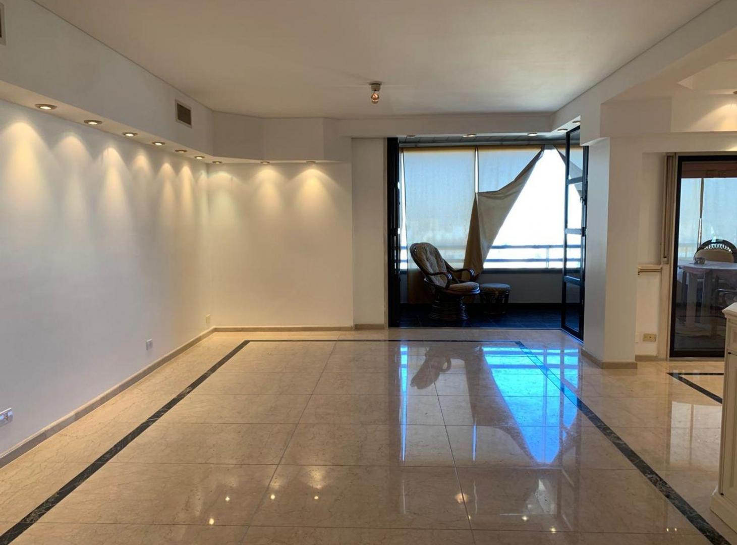 Foto de 3 AMBIENTES CON DEPENDENCIA- COCHERA- GRAN BALCÓN-, imagen 2