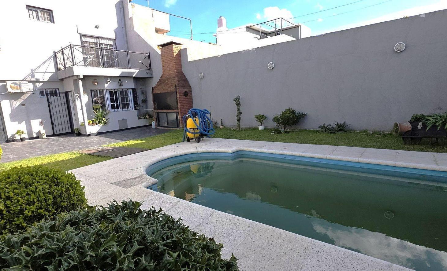 Foto de Venta Casa 5 amb Coch/Pil/Jardin.Parque Avellaneda, imagen 2