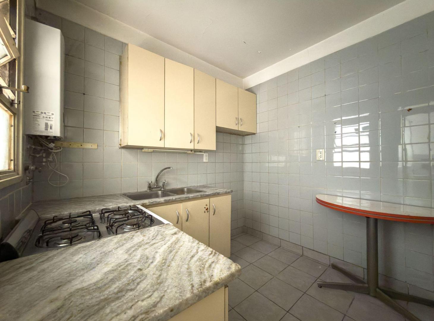 Foto de VENTA DEPTO 3 AMB CON COCHERA MONSERRAT, imagen 5
