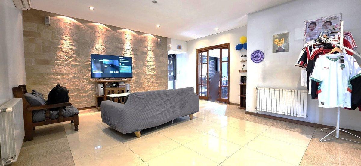 Foto de Casa 5 amb. Piscina/Quincho. Banfield., imagen 2