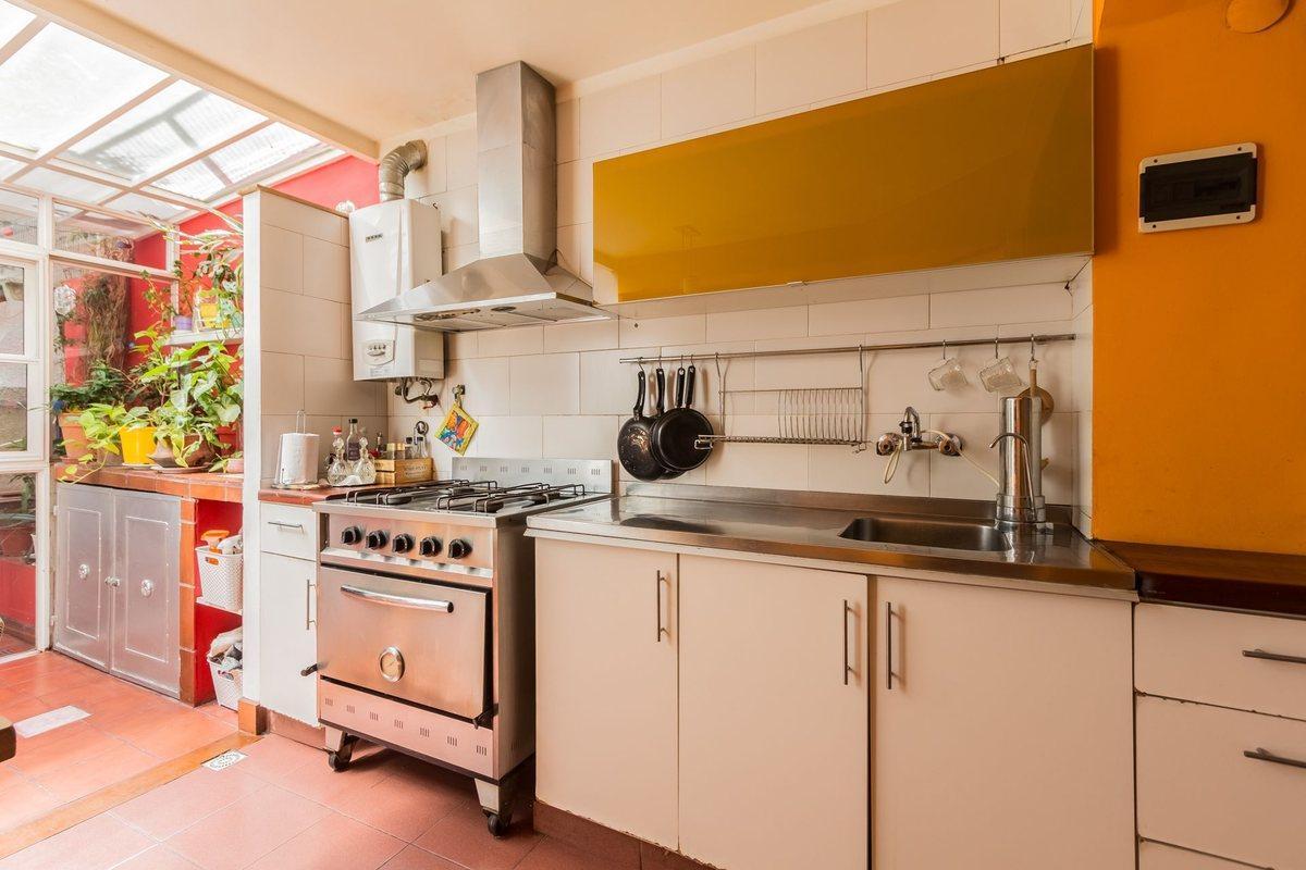 Foto de VENTA PH 6 AMBIENTES BALVANERA CON PATIO/PARRILLA, imagen 3