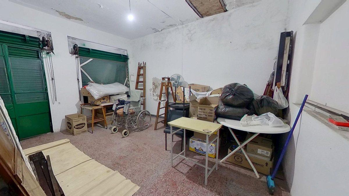 Foto de VENTA CASA 4 AMB c/LOCAL y GARAGE en LANUS, imagen 3