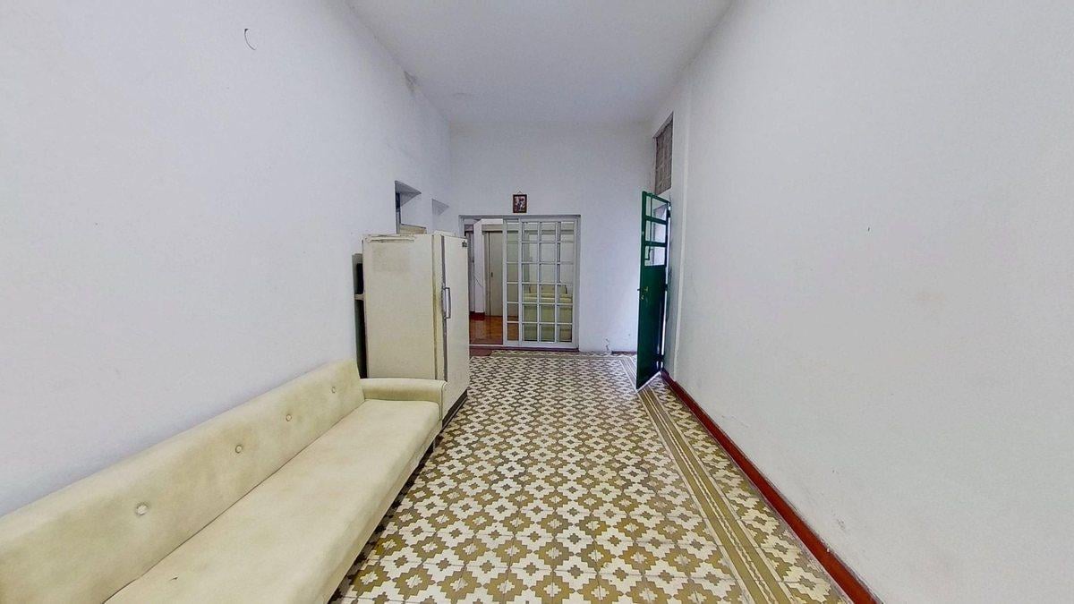 Foto de VENTA CASA 4 AMB c/LOCAL y GARAGE en LANUS, imagen 2