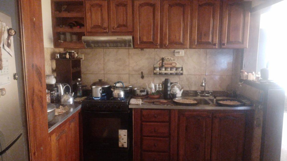 Foto de VENTA CASA 3 AMBIENTES PATIO Y COCHERA LANUS, imagen 1