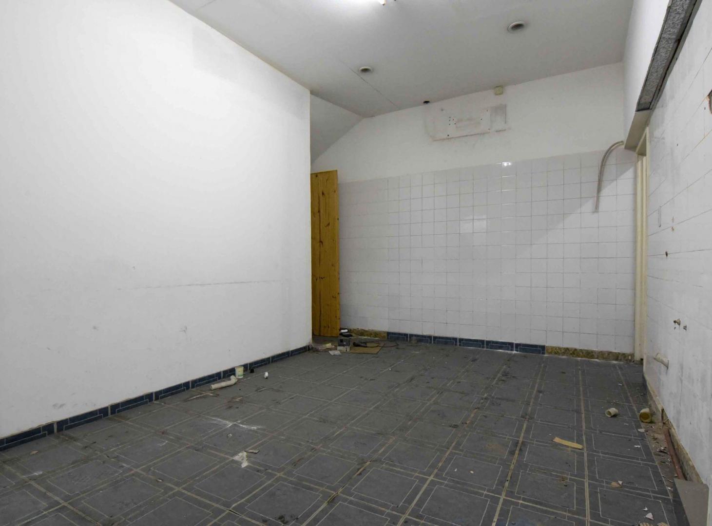 Foto de VENTA LOCAL BOEDO 99 M2 SIN EXPENSAS GRAN FRENTE, imagen 3